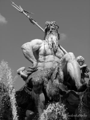 Neptunbrunnen - Polenka Berlin - auf - Array - Neptunbrunnen - Polenka Berlin - auf - Array -